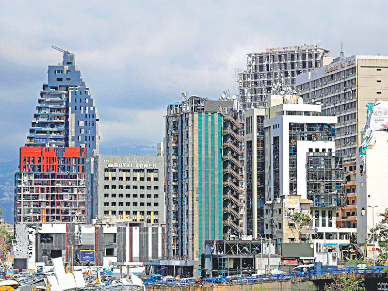 بنايات متضررة على واجهة بيروت البحرية     (أ ف ب)