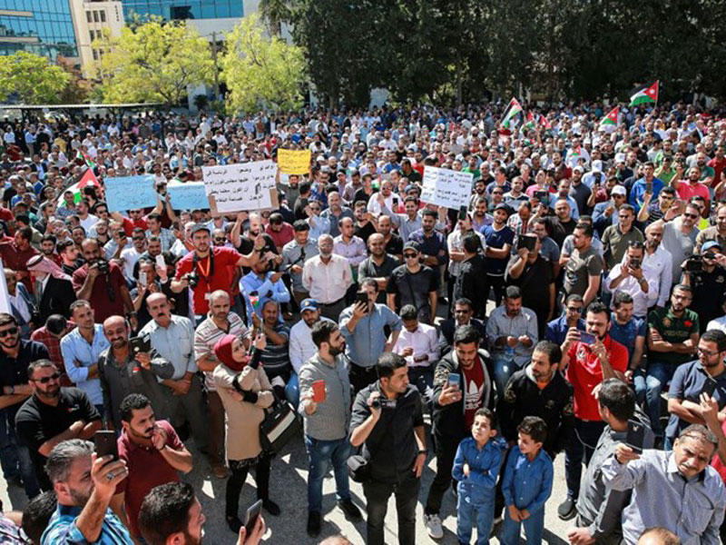 معلمو الأردن يواصلون الاحتجاج على اعتقال أعضاء مجلس نقابتهمn