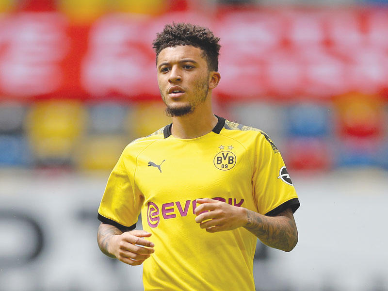 سافر جادون سانشو لاعب بوروسيا دورتموند الألماني 