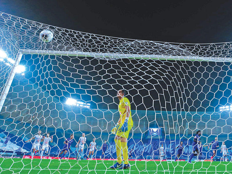 كرة غوميس تعانق الشباك وسط ذهول حارس مرمى الفتح