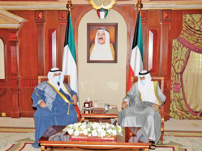 نائب الأمير مستقبلاً الشيح ناصر المحمد أمس