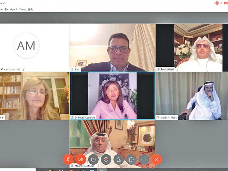 مشاركون في الملتقى الإعلامي