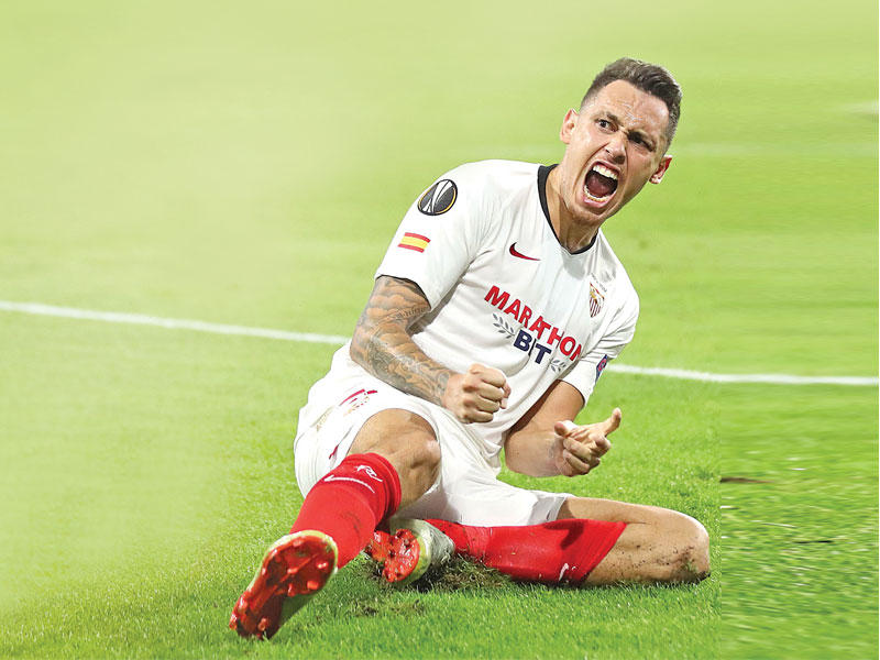 الأرجنتيني لوكاس أوكامبوس مهاجم إشبيلية الإسباني 