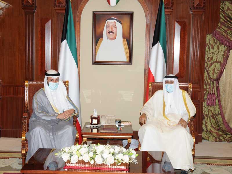 نائب الأمير مستقبلاً رئيس مجلس الأمة مرزوق الغانم أمس