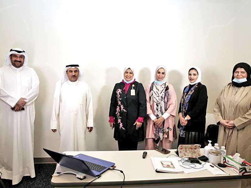 وزير التربية سعود الحربي خلال جولته التفقدية أمس