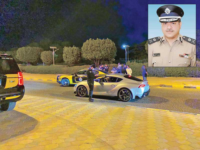 ضبط المستهترين على الدائري الثاني وفي الاطار يظهر وكيل وزارة الداخلية المساعد لشؤون المرور والعمليات اللواء جمال الصايغ