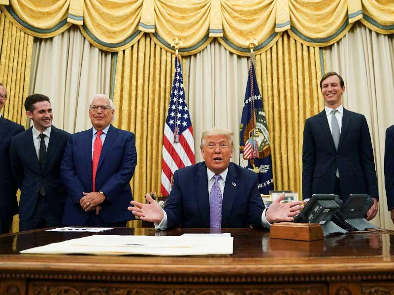 اثناء أعلان الرئيس الأمريكي دونالد ترامب أن إسرائيل والإمارات العربية المتحدة قد توصلتا إلى اتفاق سلام