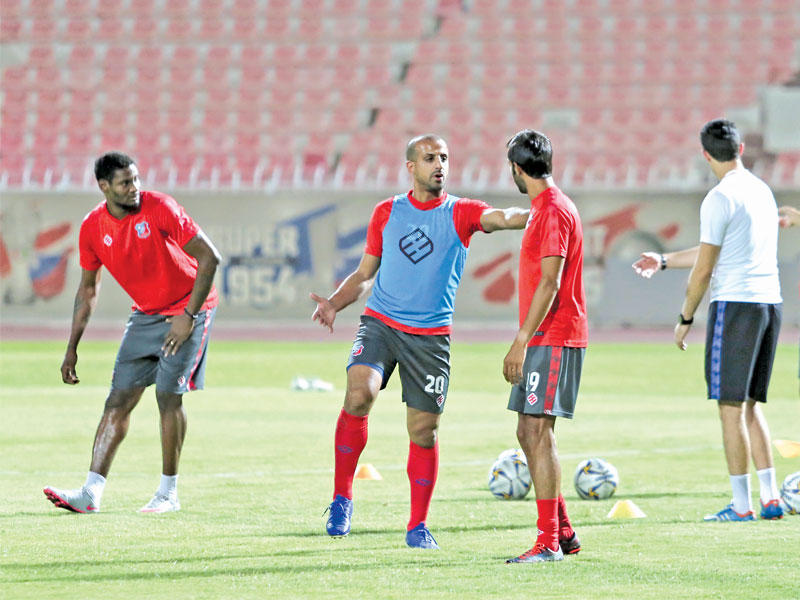 جانب من تدريبات نادي الكويت