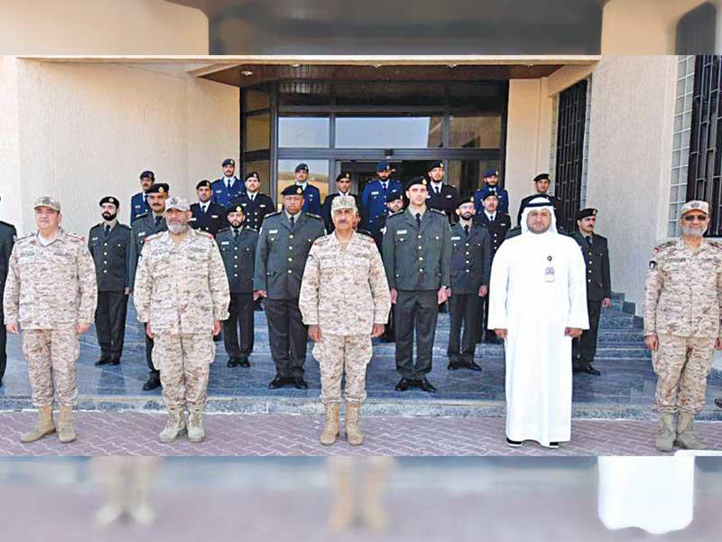  رئيس الأركان العامة للجيش الفريق الركن محمد الخضر والصالح و نائب رئيس الأركان العامة للجيش الفريق الركن خالد الصباح مع الضباط الجدد