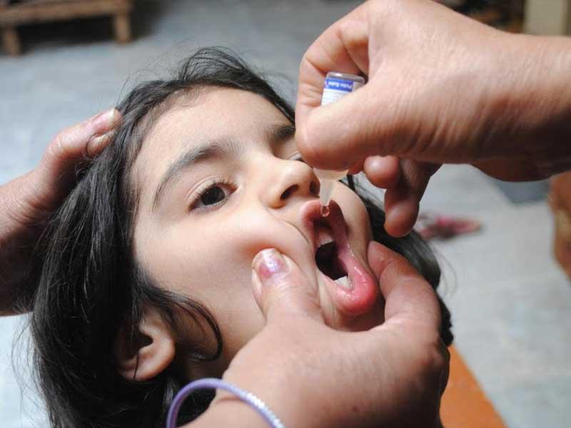 حملة تطعيم في باكستان لمكافحة شلل الاطفال