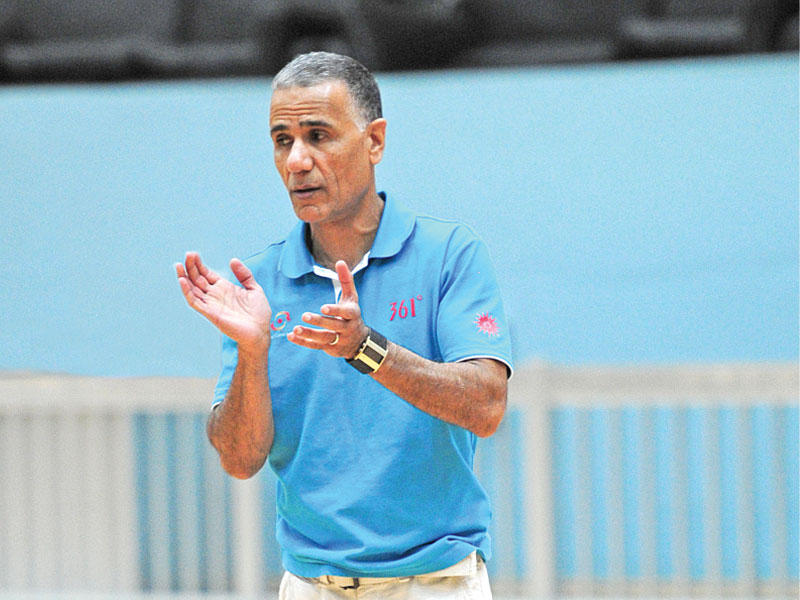 مدرب المنتخب الوطني للشباب والناشئين البحريني سلمان رمضان