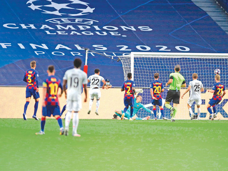 غنابري نجم بايرن يسجل الهدف الثالث في مرمى برشلونة