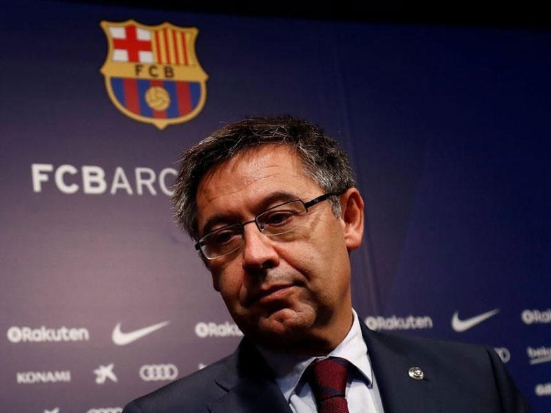 جوسيب ماريا بارتوميو رئيس نادي برشلونة 