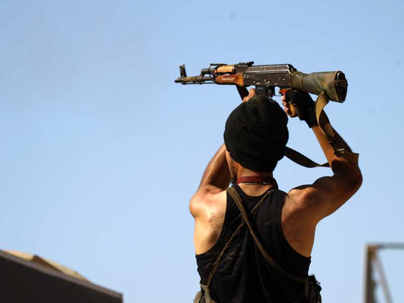 حكم مزدوج على رجل أطلق النار على مروحية