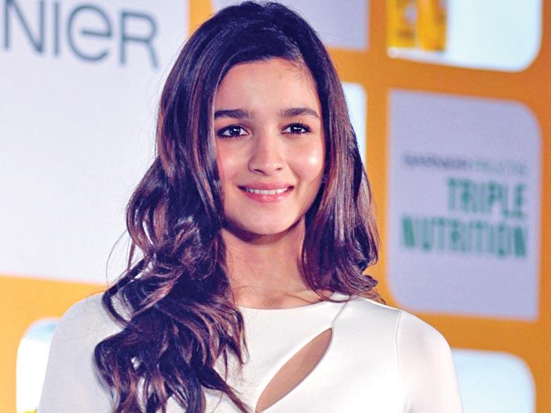 النجمة الهندية ​عليا بهات