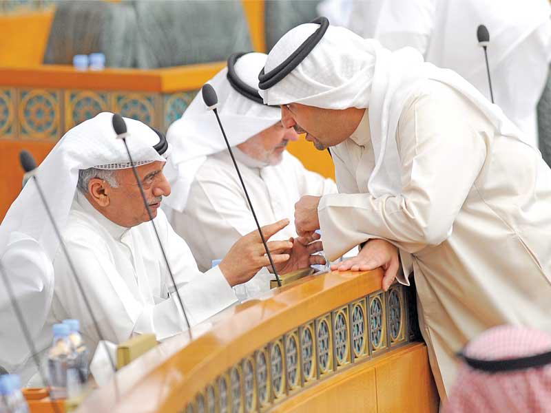 نائب رئيس مجلس الوزراء وزير الداخلية وزير الدولة لشؤون مجلس الوزراء انس الصالح والنائب شعيب المويزري