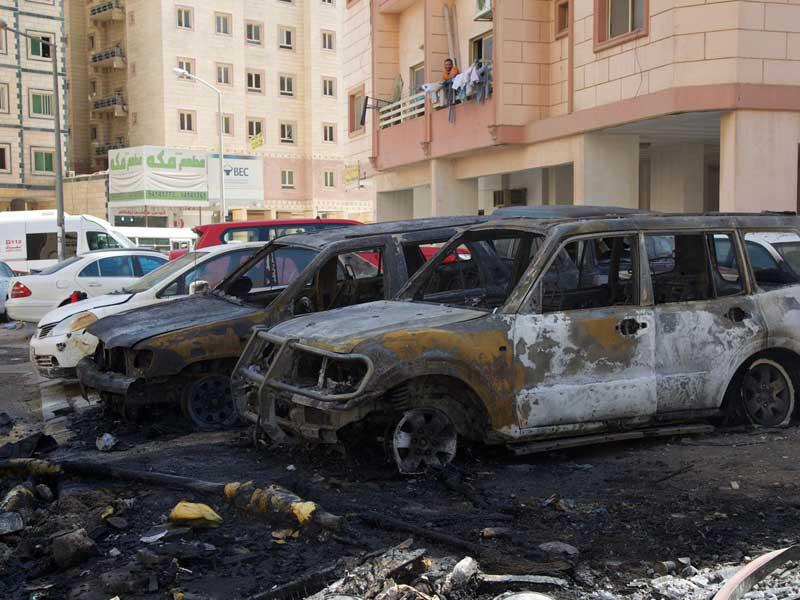 جانب من السيارات المحترقة 