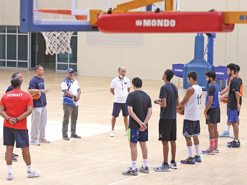 جانب من تدريبات أزرق شباب السلة أمس (تصوير جورج رجي)