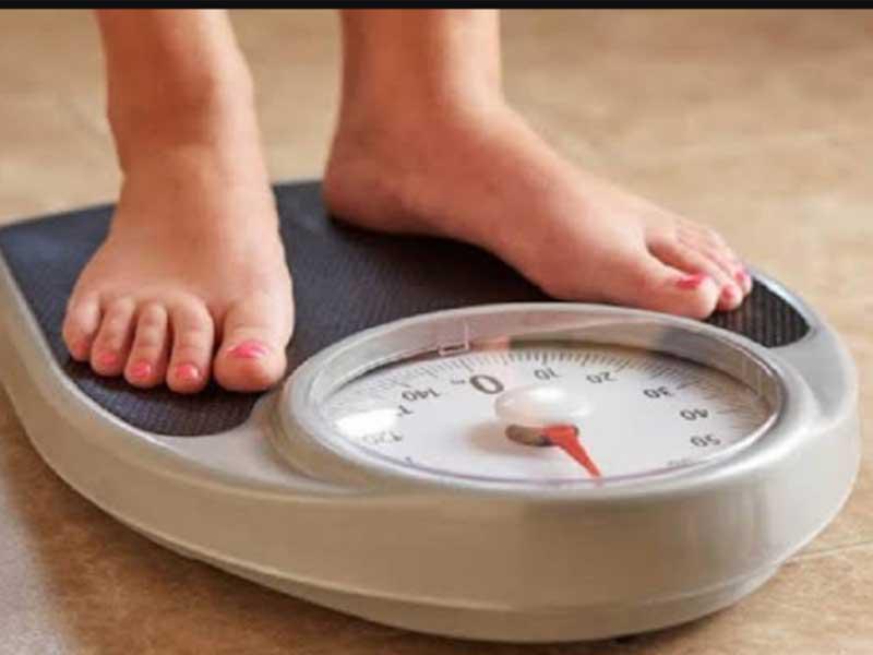 مطعم صيني يقدم الطعام للزبائن بناءا على اوزانهم