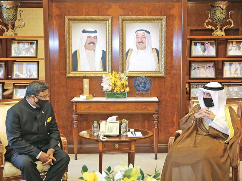 وزير الخارجية وزير الدفاع بالإنابة الشيخ د. أحمد الناصر مستقبلا السفير الهندي أمس