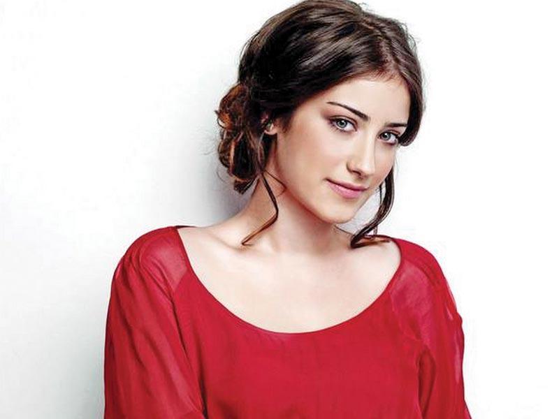 النجمة التركية ​هازال كايا