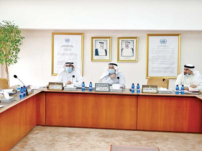 لجنة الموارد في اجتماعها أمس