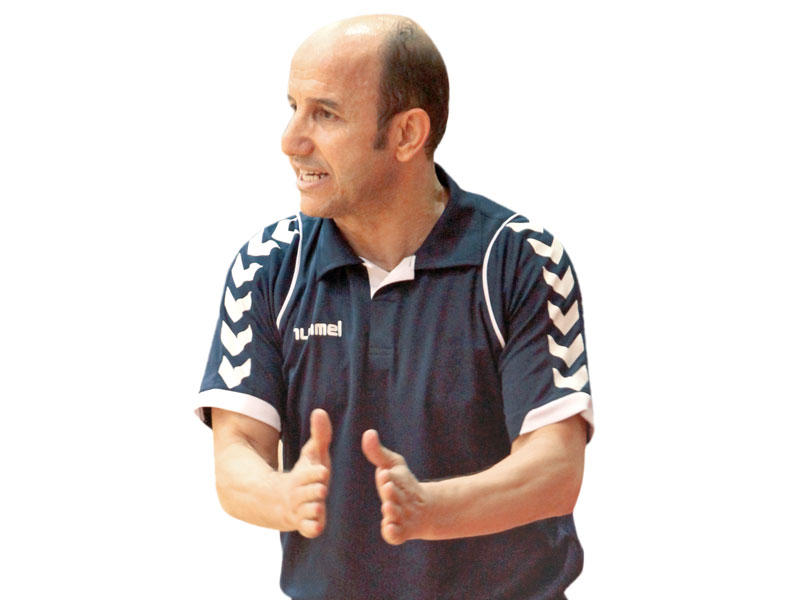 مدرب الفريق الاول لكرة اليد بالنادي العربي الجزائري سعيد حجازي 