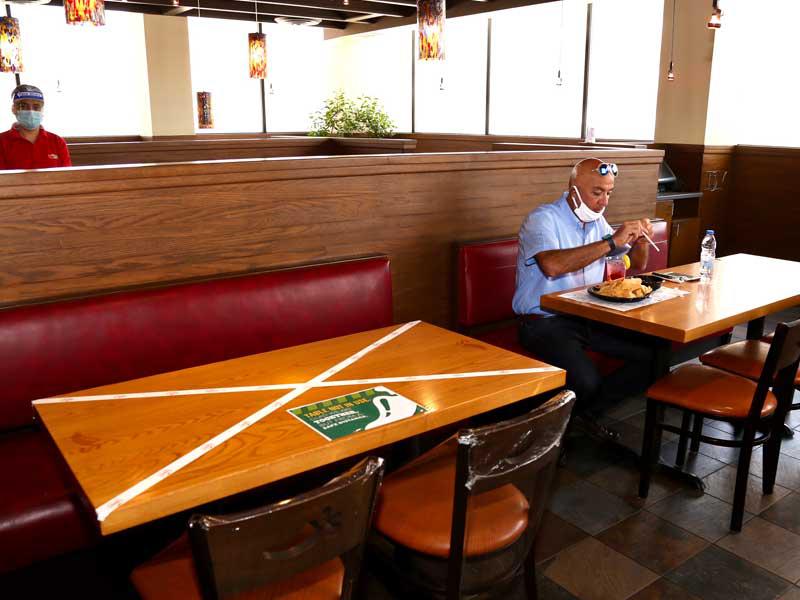 إقبال خجول على المطاعم 