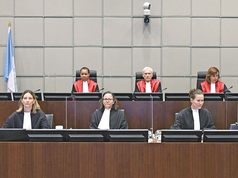 هيئة المحكمة خلال الجلسة  أمسt (أ ف ب)