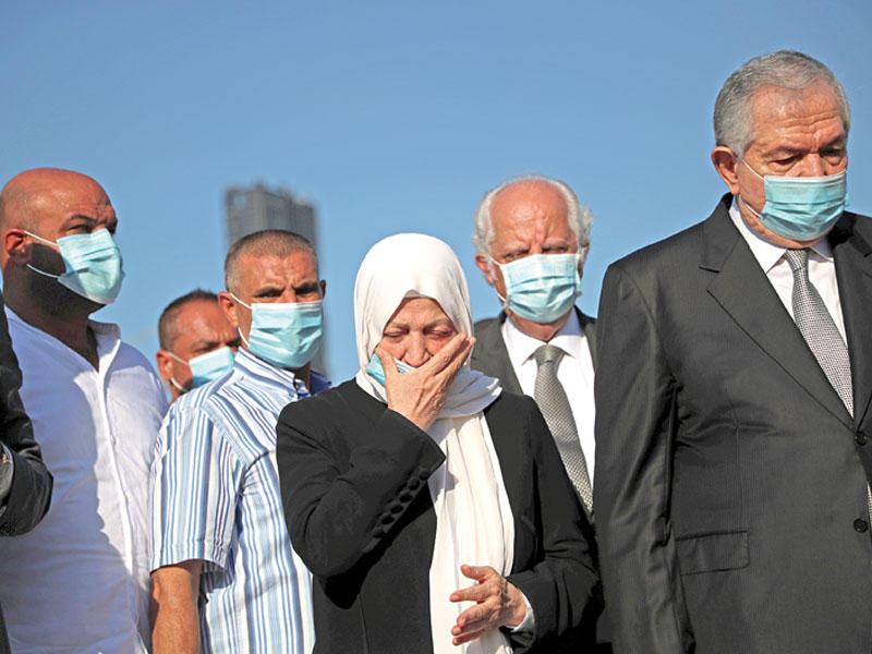 زارت رئيسة كتلة «المستقبل» النائبة ​بهية الحريري​ أمس، ضريح شقيقها رئيس الحكومة الأسبق ​رفيق الحريري​ في ​وسط بيروت​ بمشاركة قيادات ومناصرين لـ «تيار المستقبل​». (رويترز)