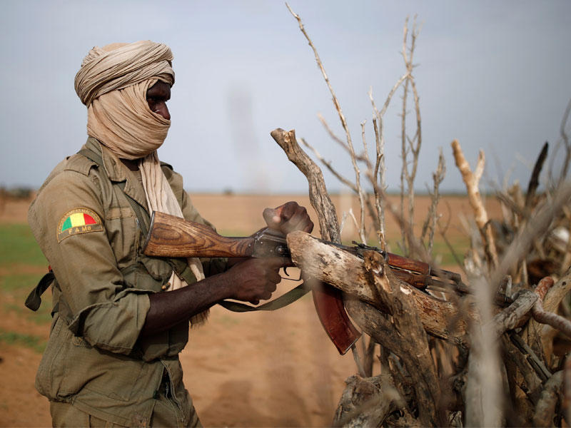 أنباء عن انقلاب واعتقال رئيس البرلمان المالي