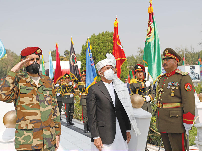 أصابه  أفراد حرس الشرف التابع للرئيس الأفغاني أشرف غني بجروح 