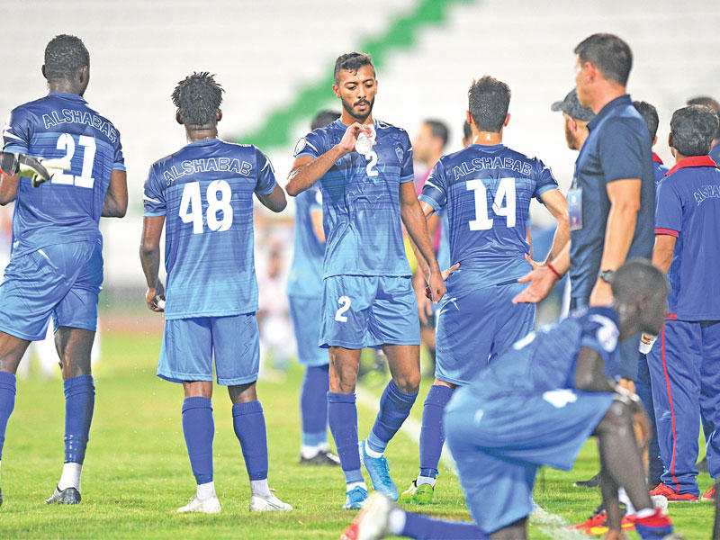 لاعبو الشباب يواجهون التضامن 