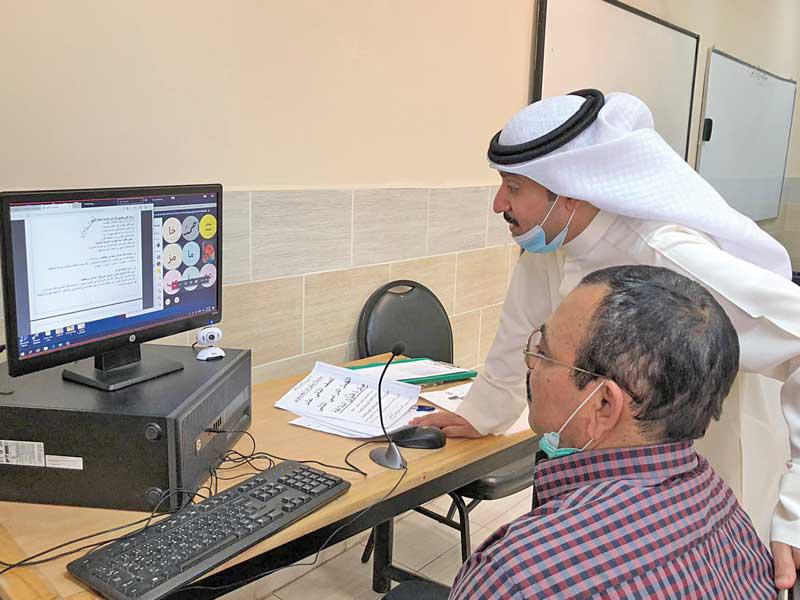 الوكيل المساعد للتعليم الخاص والنوعي د. عبدالمحسن الحويلة خلال الجولة 