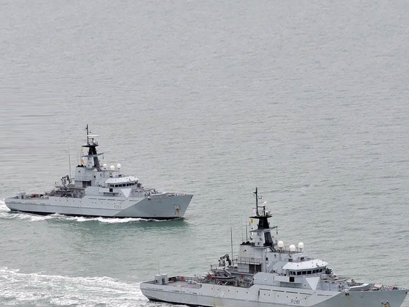 سفن حربية روسية في المياه القريبة من سواحل المملكة المتحدة