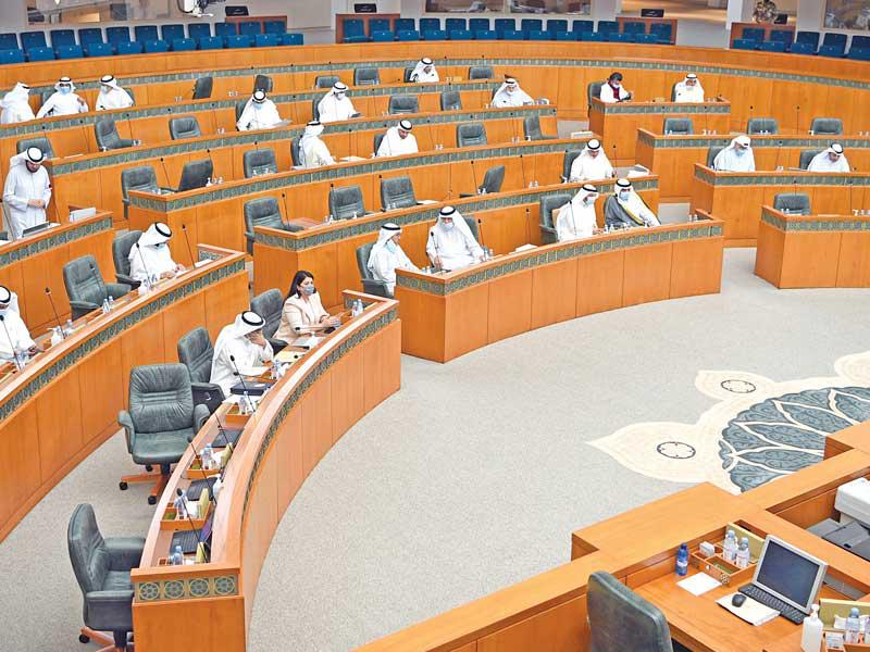 جانب من جلسة أمس (تصوير عبدالله الخلف)