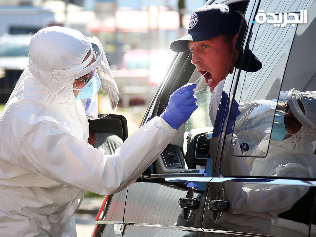 أخذ مسحة فحص من مواطن في ألمانيا