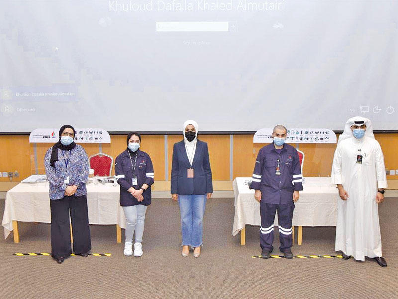 مشاركون في برنامج التدريب