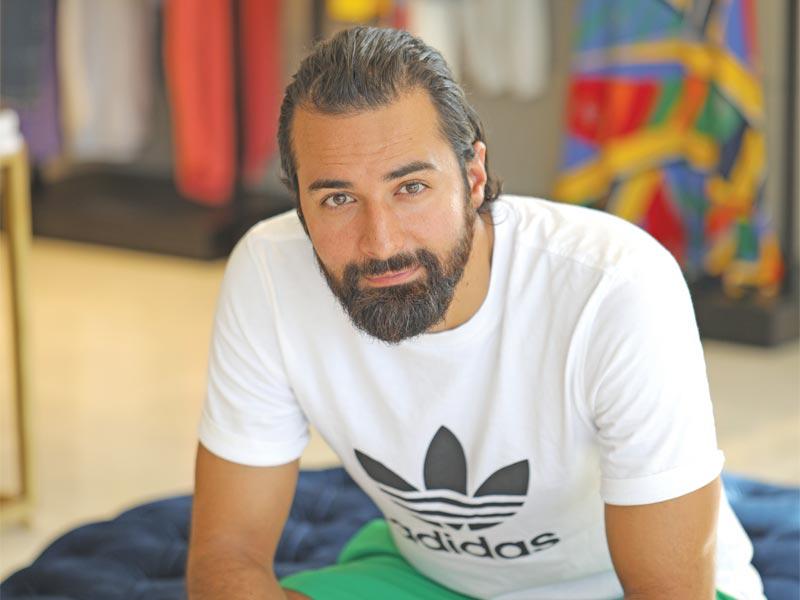 الفنان أحمد حاتم 