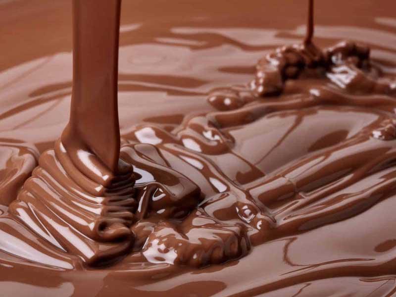 سماء مدينة أولتن السويسرية تمطر على شكل حبيبات مسحوق الكاكاو