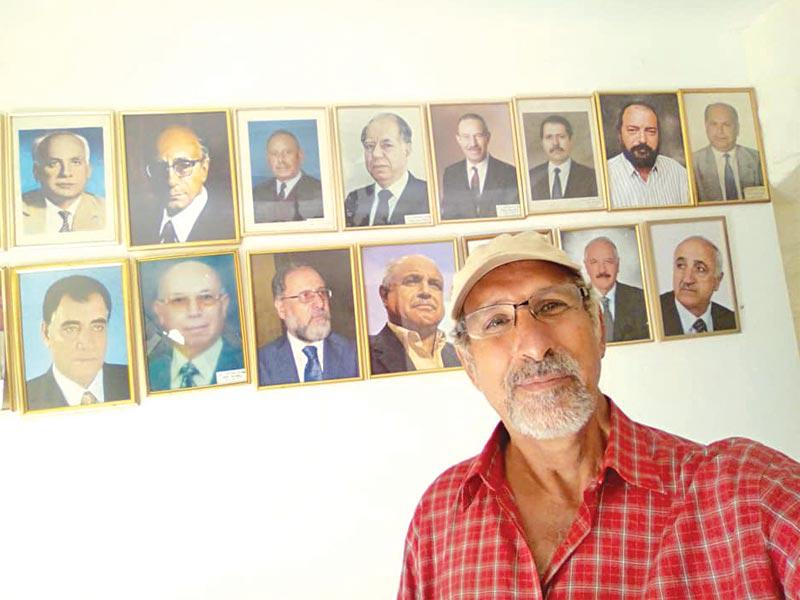 الكاتب والناقد الفلسطيني حسين المناصرة 