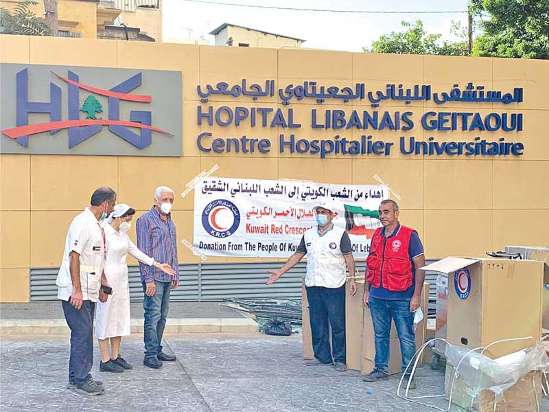 مساعدات كويتية مقدمة إلى أحد المستشفيات المتضررة في الانفجار