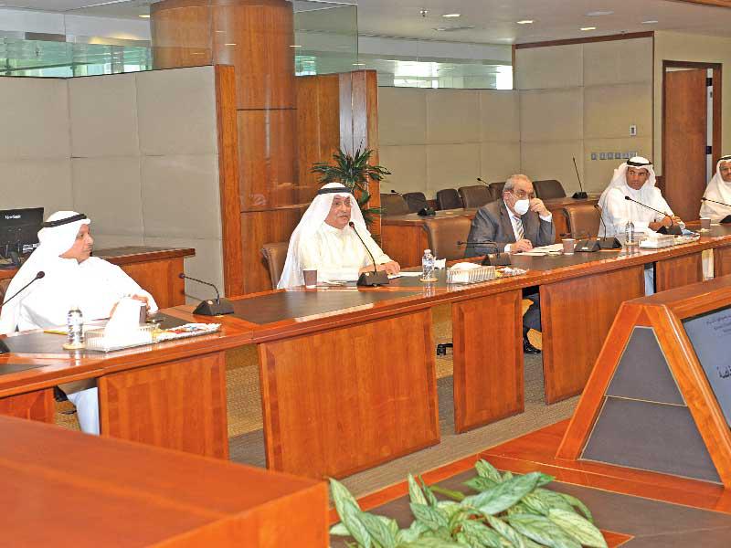 محمد جاسم الصقر رئيس غرفة تجارة وصناعة الكويت خلال اجتماعه مع ممثلي أصحاب المدارس الخاصة