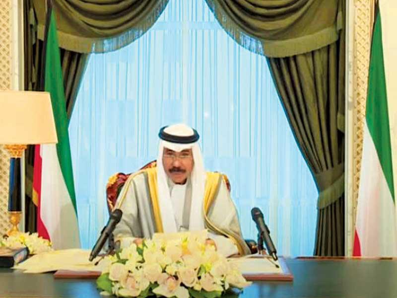 سمو نائب الأمير ولي العهد الشيخ نواف الأحمد خلال إلقاء كلمته أمس 