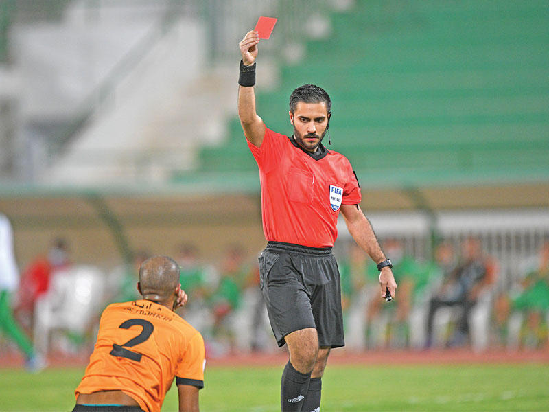 دراسة للهيئة و«الكرة» لحصول الحكام على مخصصات الاحتراف الجزئي