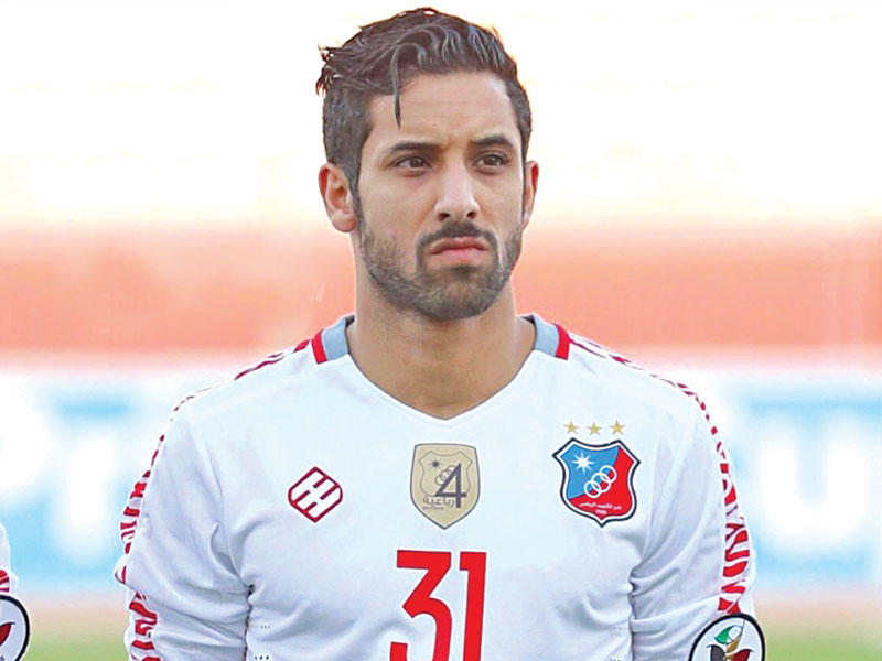 اللاعب الدولي لفريق الكويت لكرة القدم طلال الفاضل 