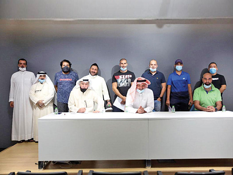 صورة جماعية لممثلي الأندية وأعضاء الاتحاد