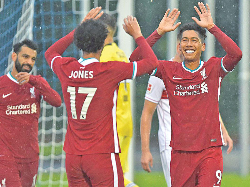 فيرمينيو يحتفل بهدفه في مرمى شتوتغارت