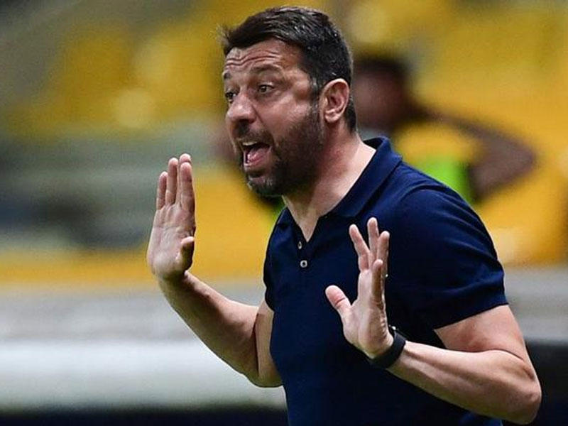 روبرتو دافيرسا مدرب بارما الإيطالي