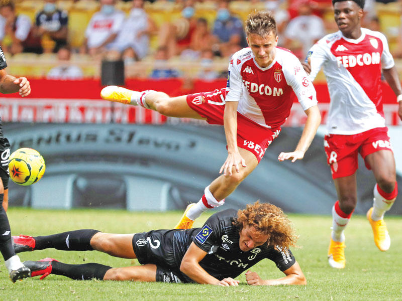 جانب من مباراة موناكو ورينس